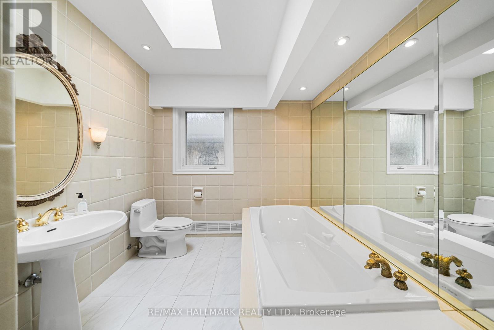 154 Valley Road, Toronto, Ontario  M2L 1G4 - Photo 37 - C13020732