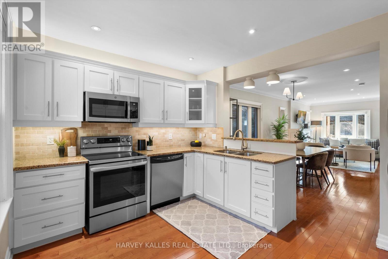 55 Kenwood Avenue, Toronto, Ontario  M6C 2S1 - Photo 12 - C13020794