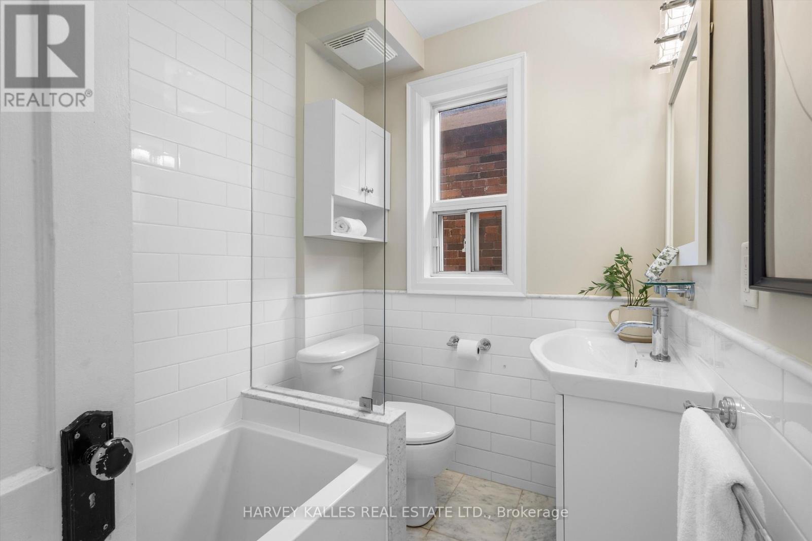 55 Kenwood Avenue, Toronto, Ontario  M6C 2S1 - Photo 21 - C13020794