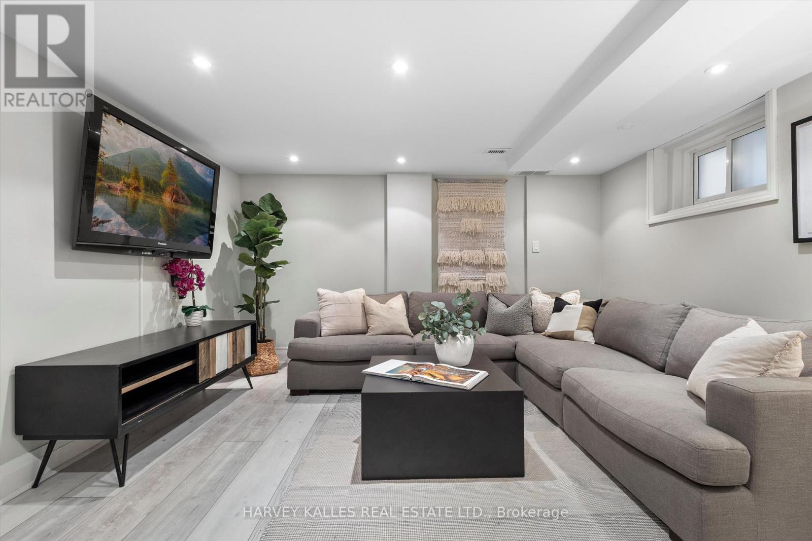 55 Kenwood Avenue, Toronto, Ontario  M6C 2S1 - Photo 31 - C13020794