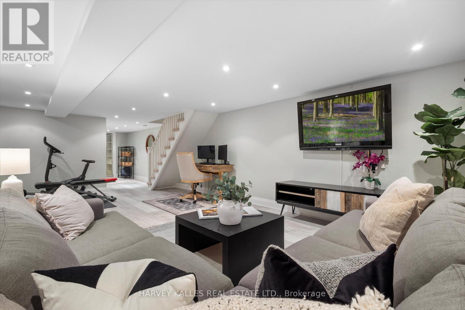 55 Kenwood Avenue, Toronto, Ontario  M6C 2S1 - Photo 32 - C13020794