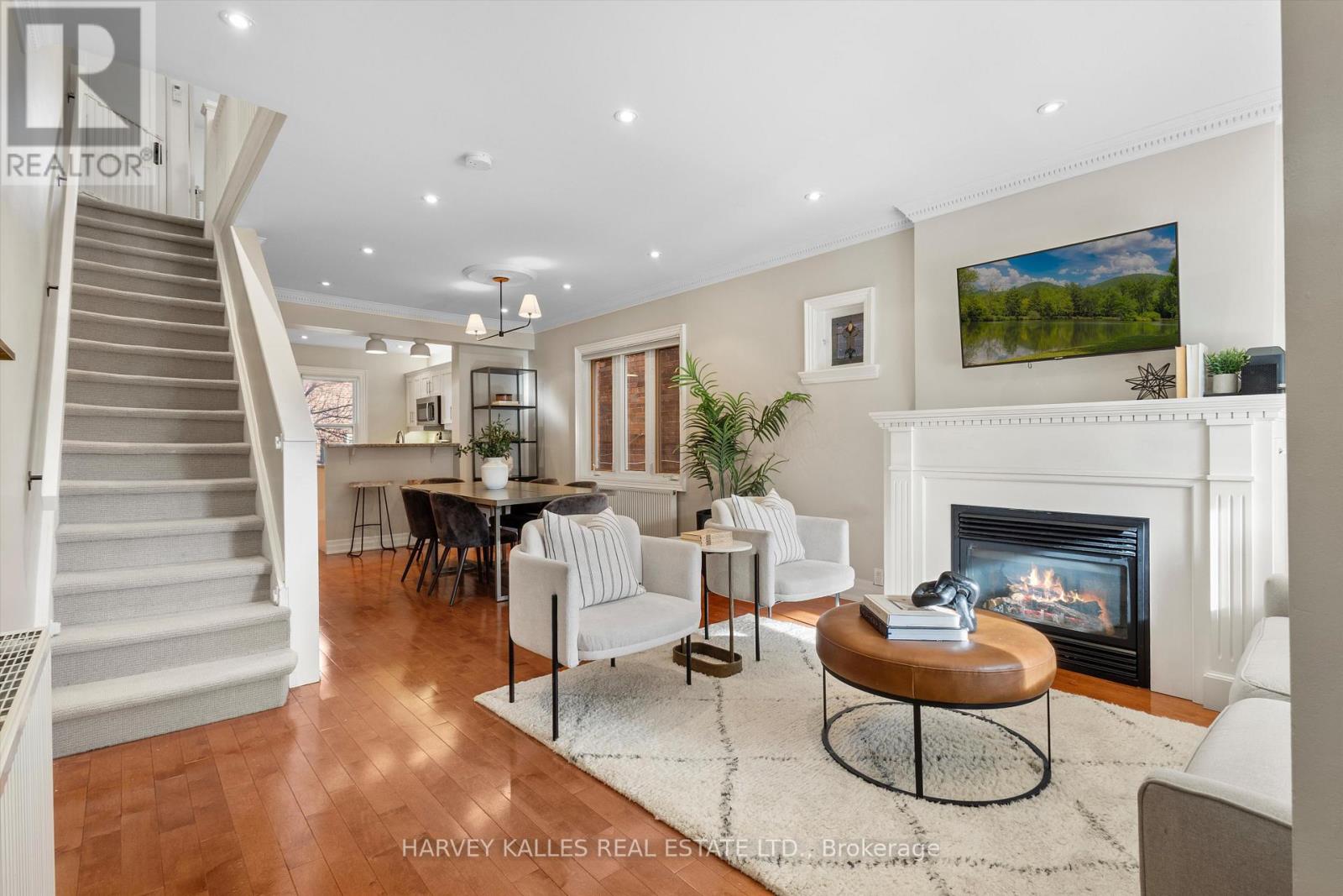 55 Kenwood Avenue, Toronto, Ontario  M6C 2S1 - Photo 6 - C13020794