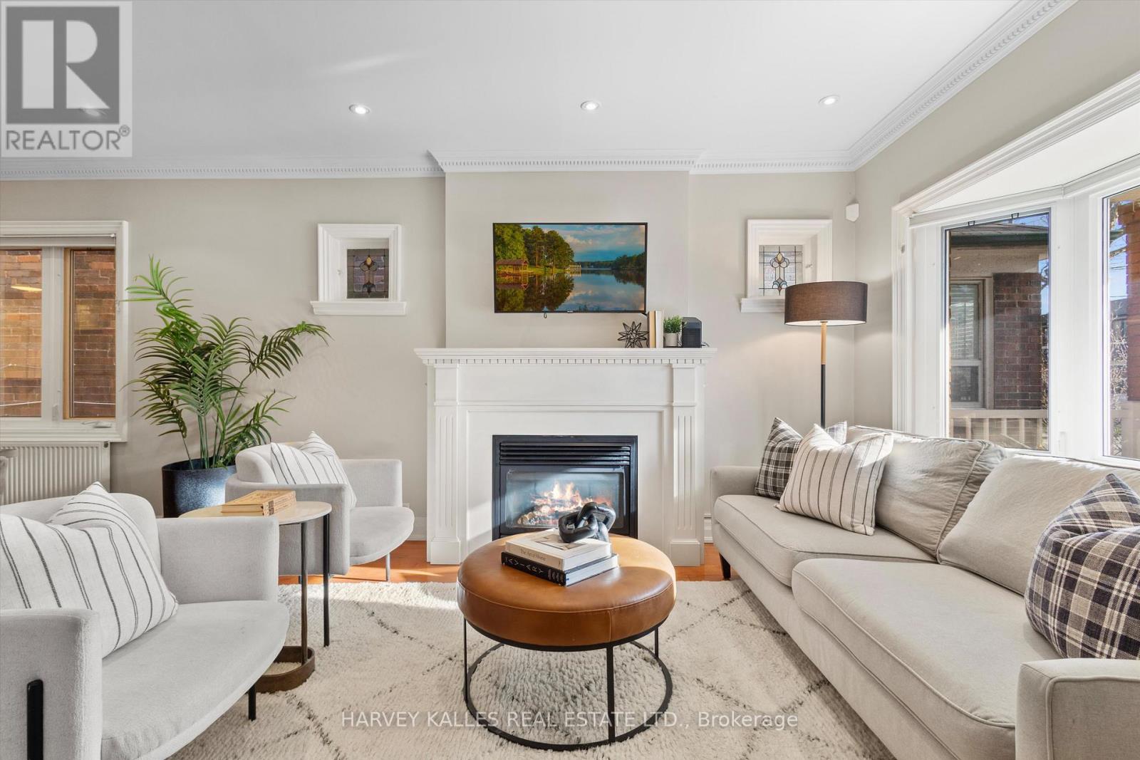 55 Kenwood Avenue, Toronto, Ontario  M6C 2S1 - Photo 7 - C13020794