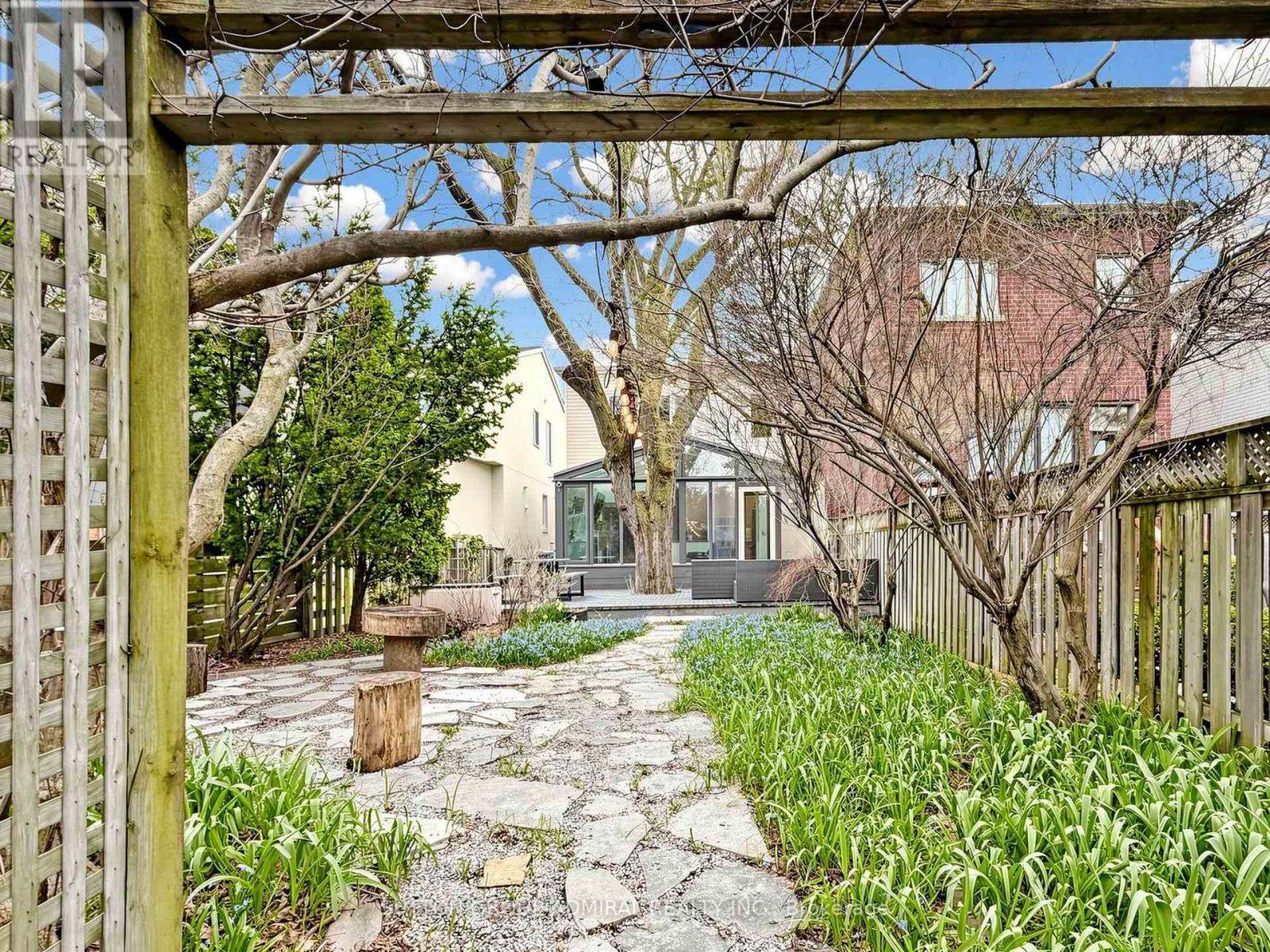 329 Melrose Avenue, Toronto, Ontario  M5M 1Z5 - Photo 33 - C13020812