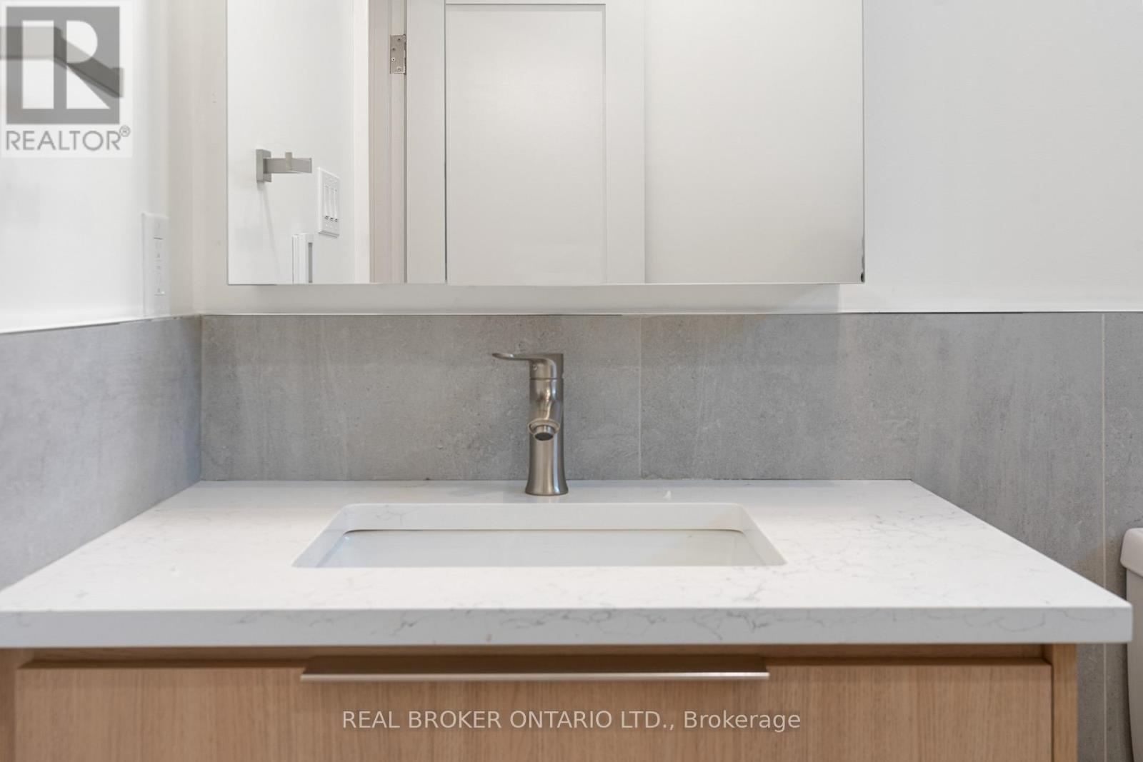 Laneway - 21 Farnham Avenue, Toronto, Ontario  M4V 1H6 - Photo 18 - C13020848