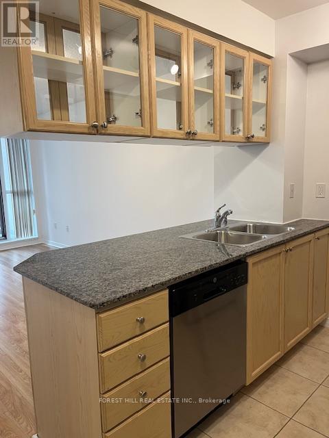 808 - 925 Bay Street, Toronto, Ontario  M5S 3L4 - Photo 6 - C13020856