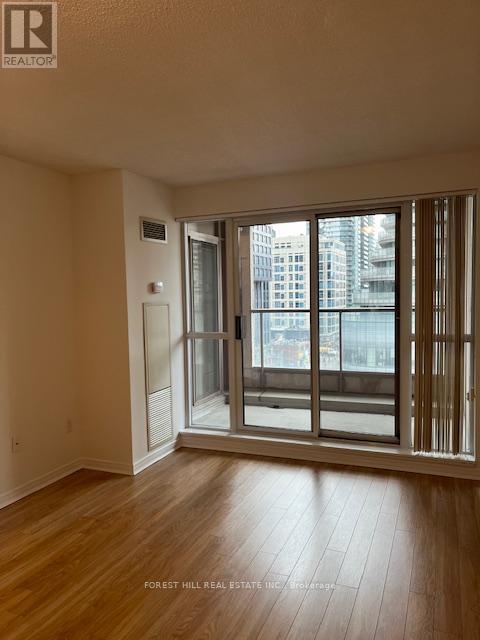 808 - 925 Bay Street, Toronto, Ontario  M5S 3L4 - Photo 9 - C13020856