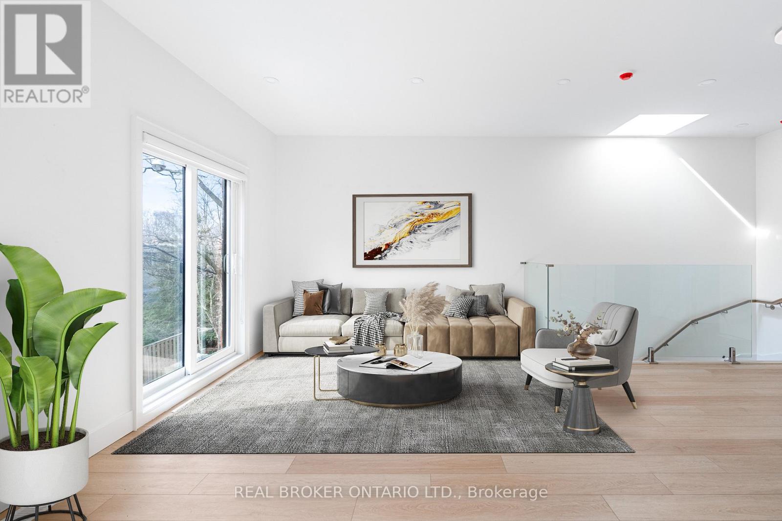 LANEWAY - UPPER - 21 FARNHAM AVENUE, Toronto, Ontario