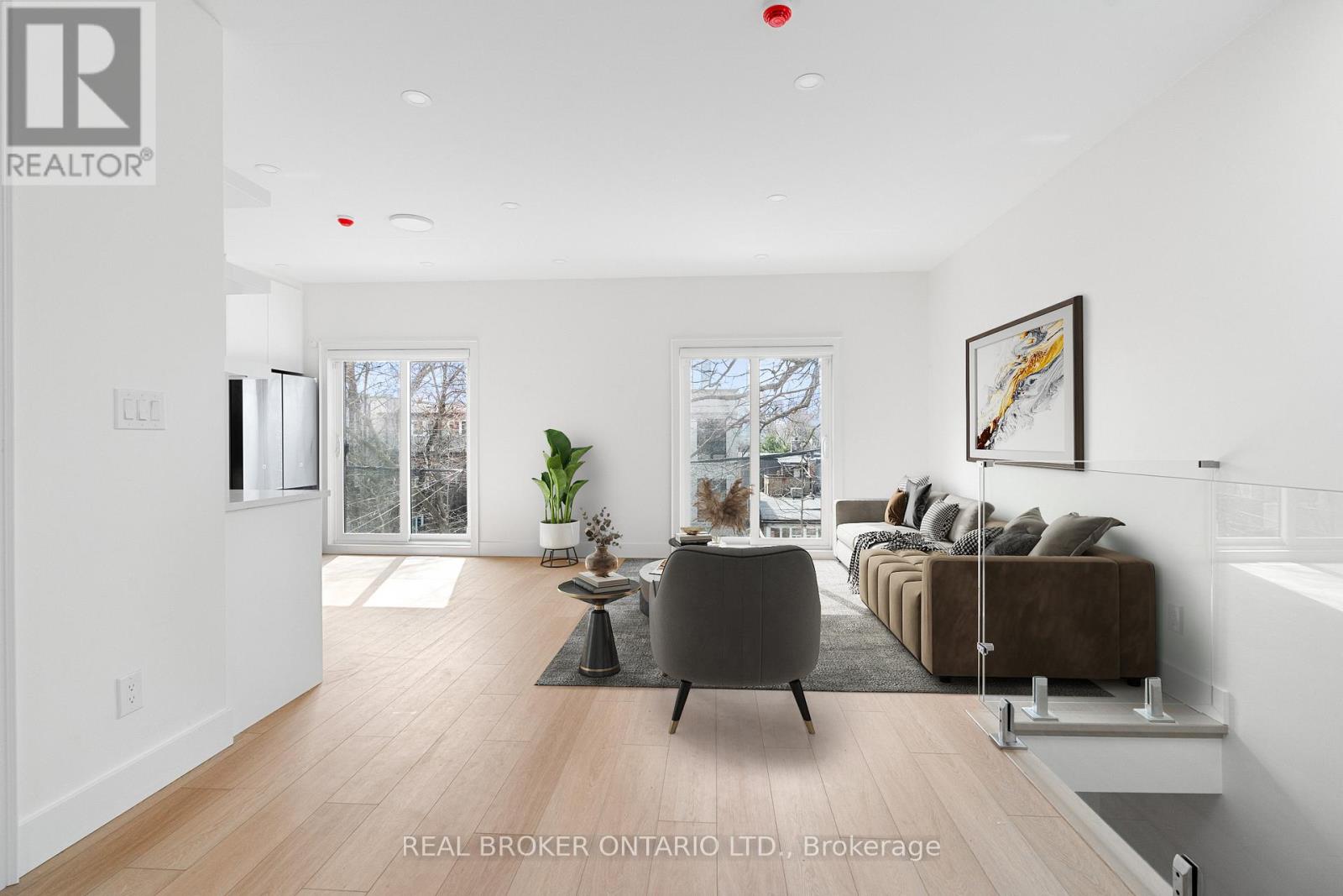 Laneway - Upper - 21 Farnham Avenue, Toronto, Ontario  M4V 1H6 - Photo 4 - C13020922