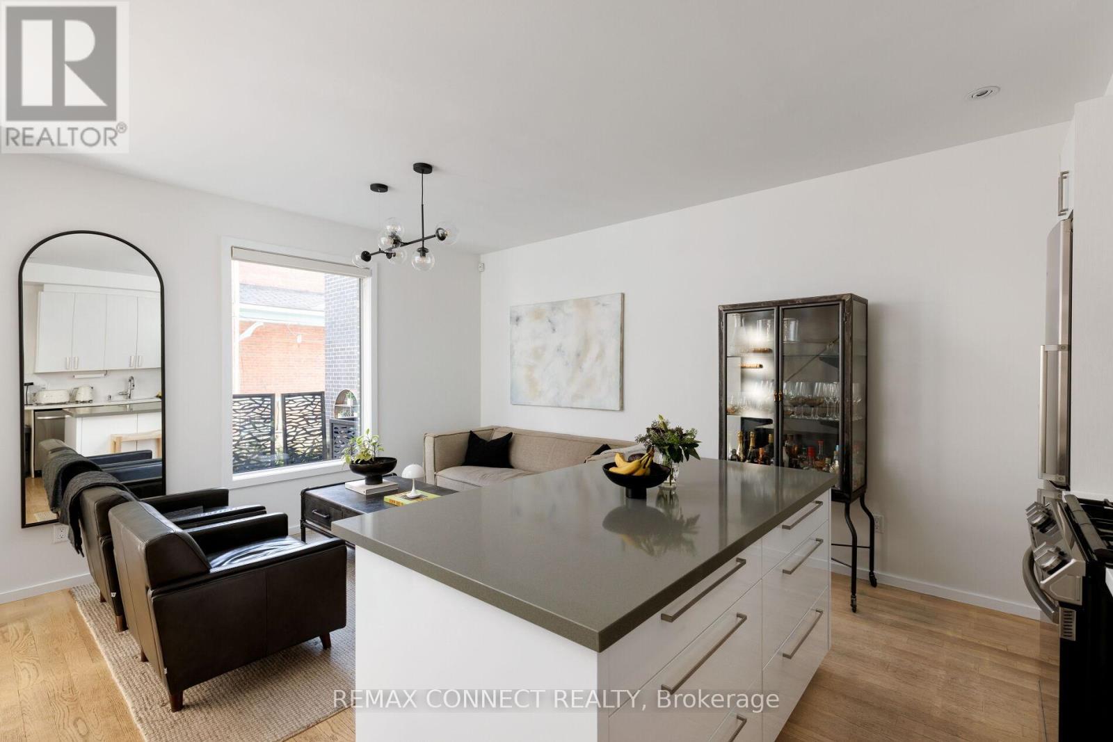 Th3 - 126 Spadina Road, Toronto, Ontario  M5R 2T8 - Photo 13 - C13020950