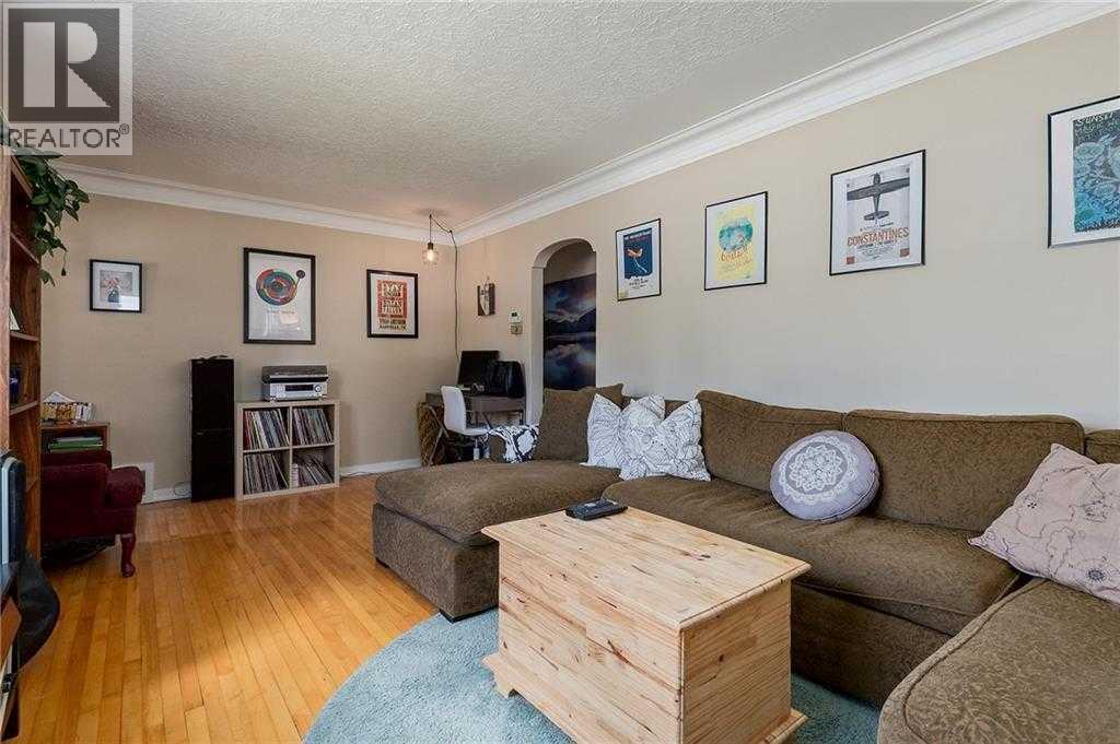 639 18 Avenue NE, Calgary, Alberta  T2E 1N7 - Photo 3 - A2302038