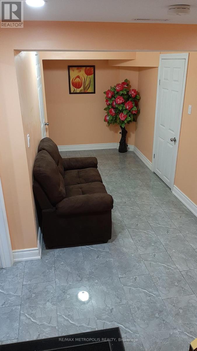 BSMT - 235 HUPFIELD TRAIL, Toronto, Ontario