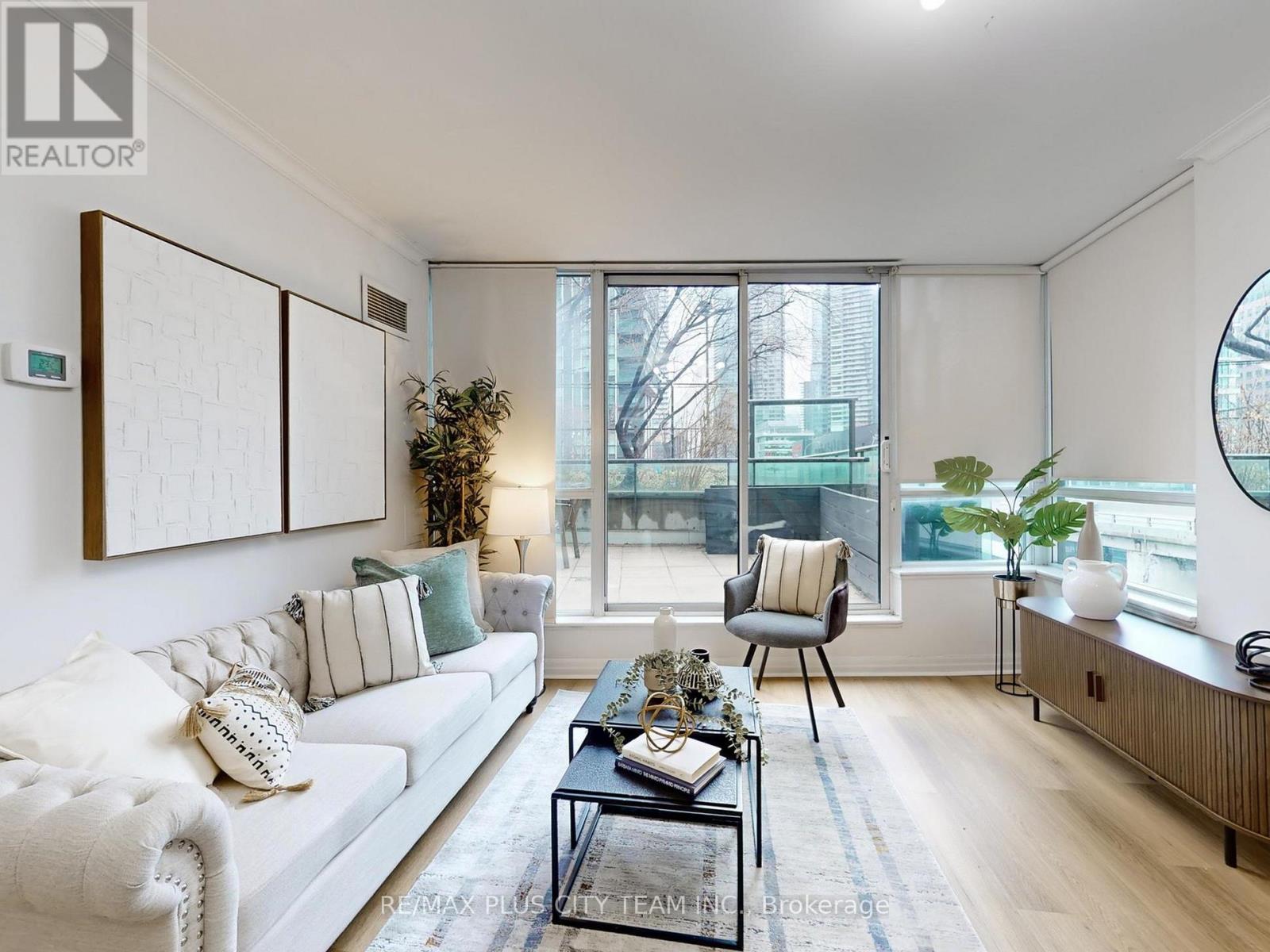 502 - 16 Yonge Street, Toronto, Ontario  M5E 2A1 - Photo 8 - C13020860