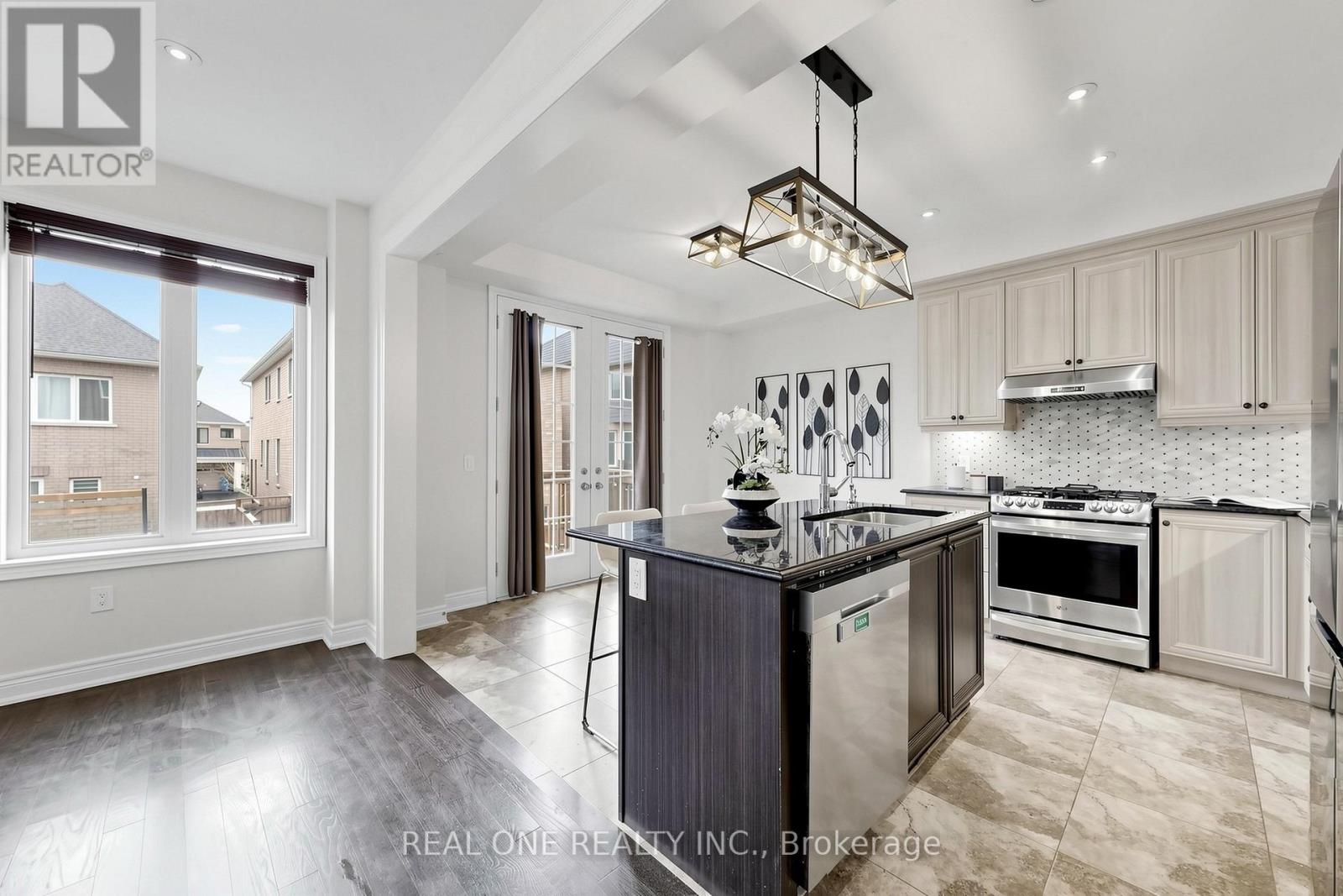 26 Mondial Crescent, East Gwillimbury (Queensville), Ontario  L0G 1R0 - Photo 13 - N13020774