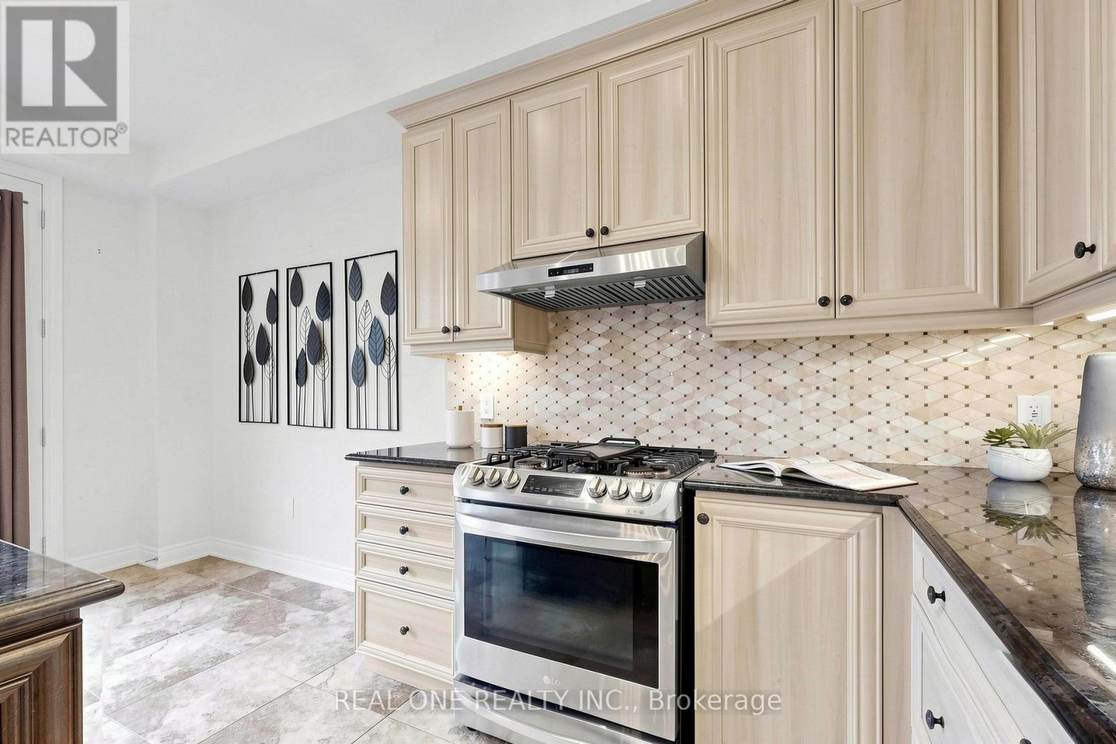 26 Mondial Crescent, East Gwillimbury (Queensville), Ontario  L0G 1R0 - Photo 17 - N13020774