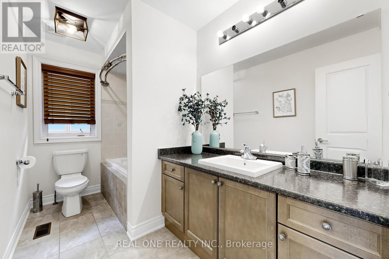 26 Mondial Crescent, East Gwillimbury (Queensville), Ontario  L0G 1R0 - Photo 36 - N13020774