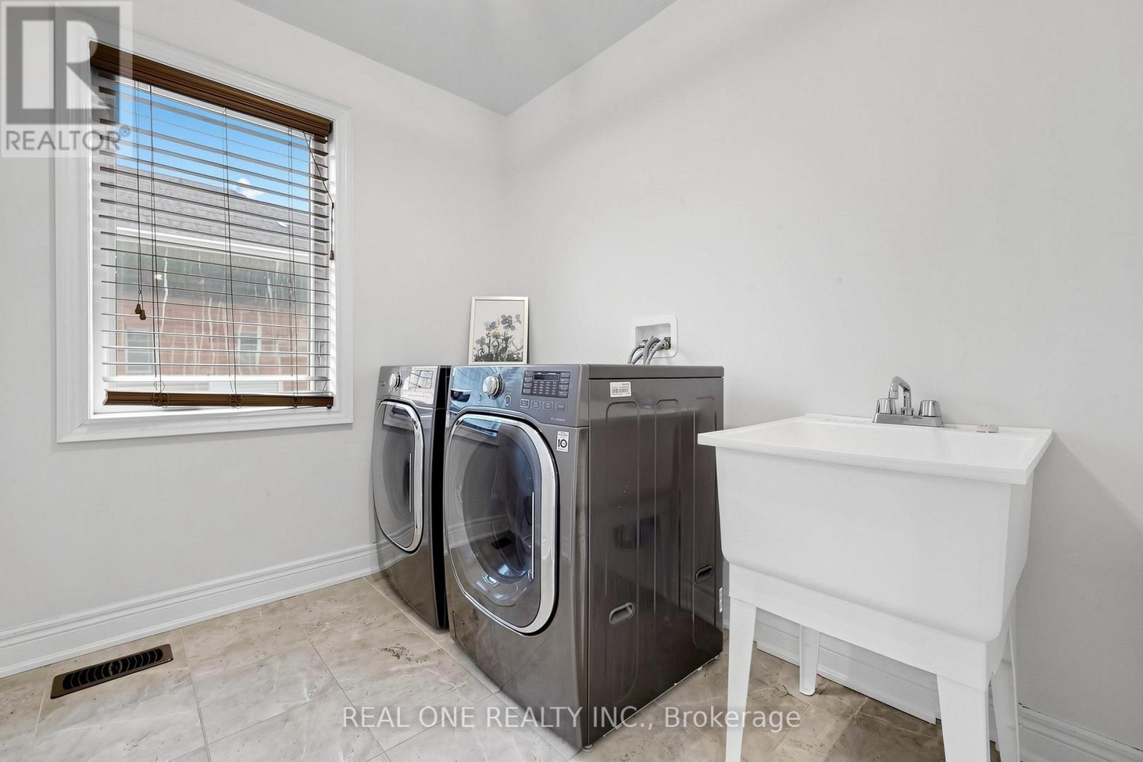 26 Mondial Crescent, East Gwillimbury (Queensville), Ontario  L0G 1R0 - Photo 39 - N13020774