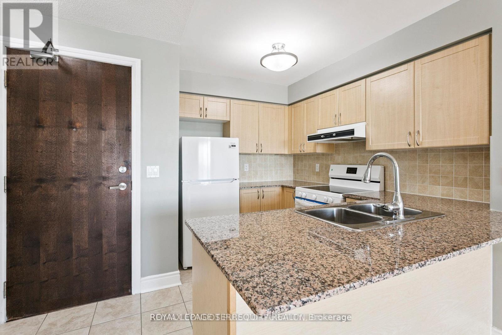 1202 - 7 N Park Road, Vaughan, Ontario  L4J 0C9 - Photo 3 - N13020948