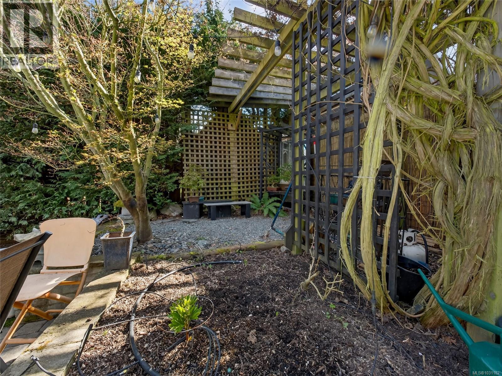 1419 Haultain St, Victoria, British Columbia  V8R 2J6 - Photo 42 - 1031182