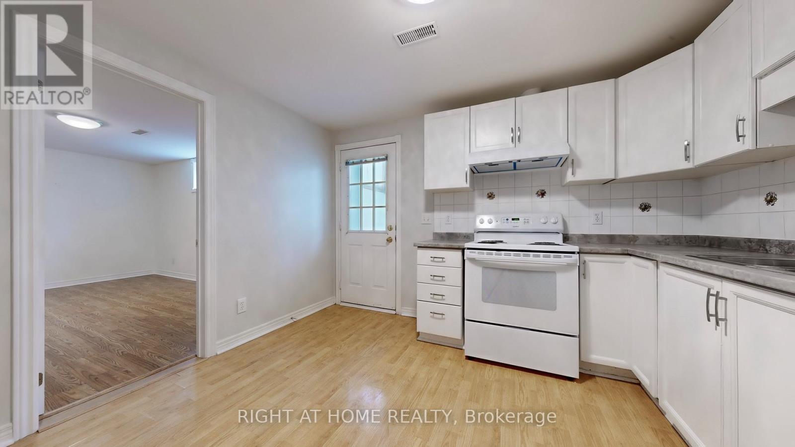 381 Leacock (Basement Drive, Barrie, Ontario  L4N 5S6 - Photo 2 - S13020872