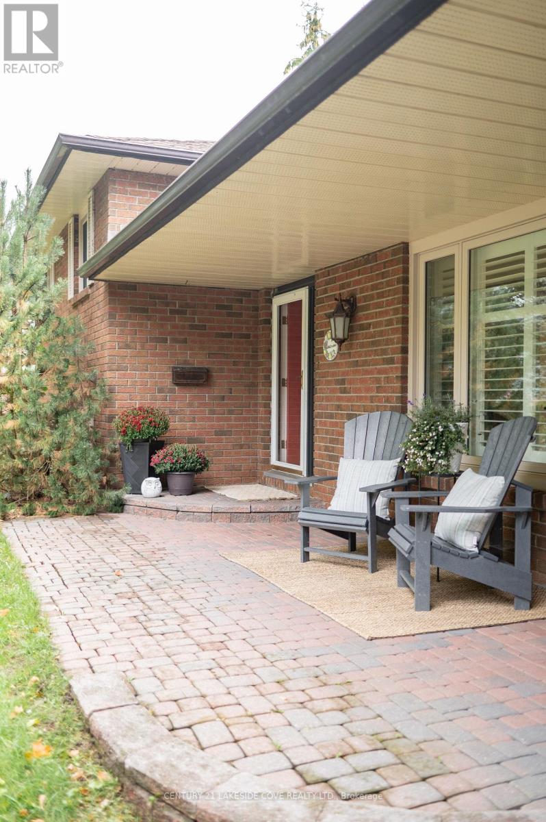 27 Thicketwood Place, Ramara (Brechin), Ontario  L0K 1B0 - Photo 2 - S13020894