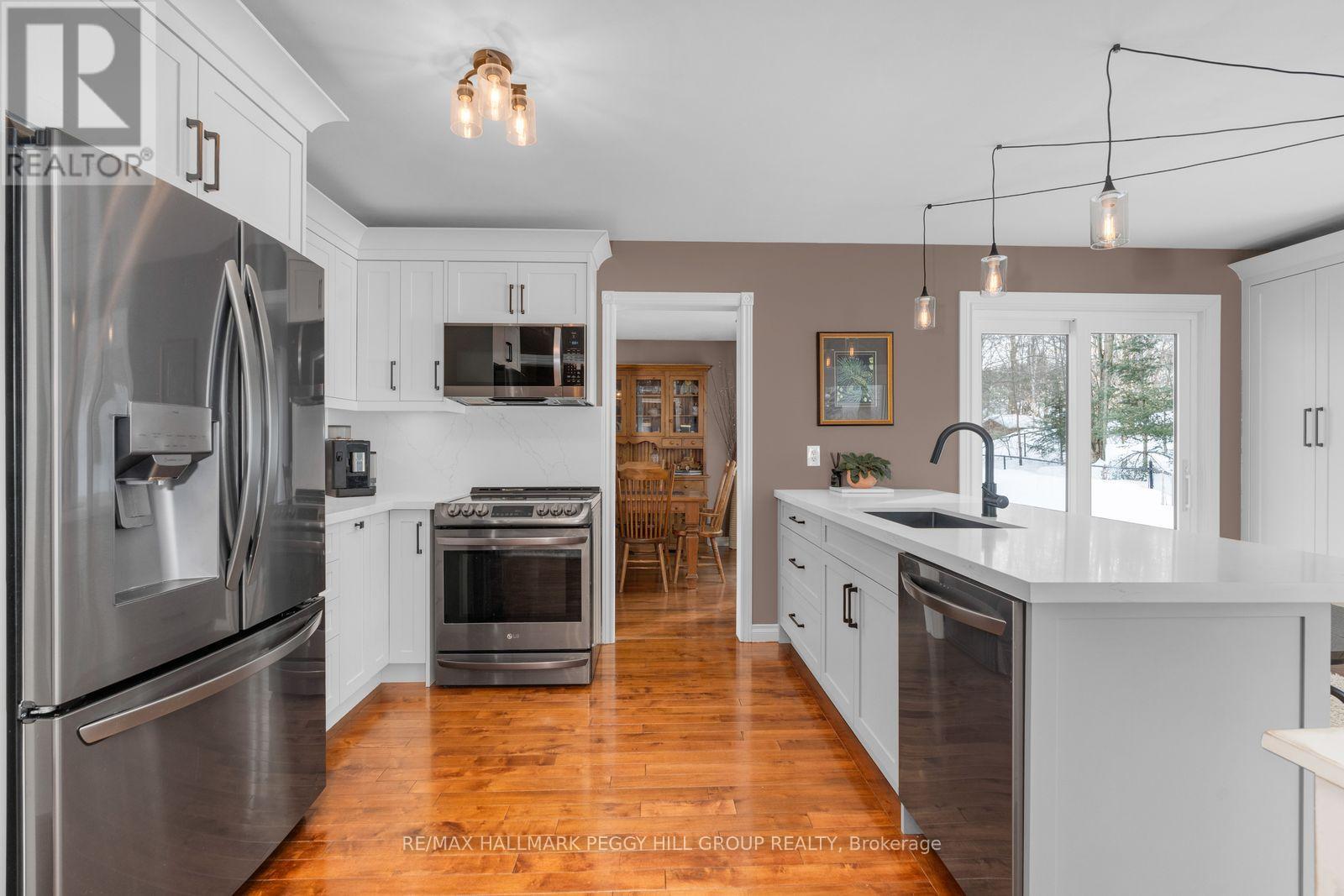 5 Campbell Court, Springwater (Hillsdale), Ontario  L0L 1V0 - Photo 3 - S13020964