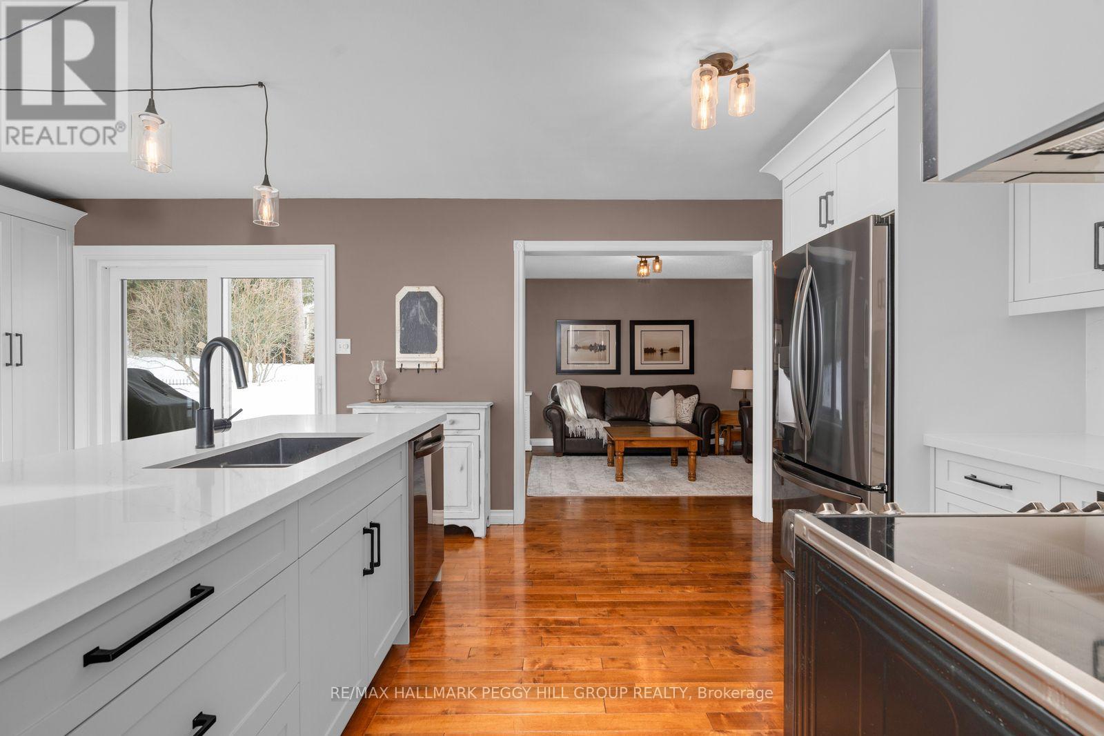 5 Campbell Court, Springwater (Hillsdale), Ontario  L0L 1V0 - Photo 4 - S13020964