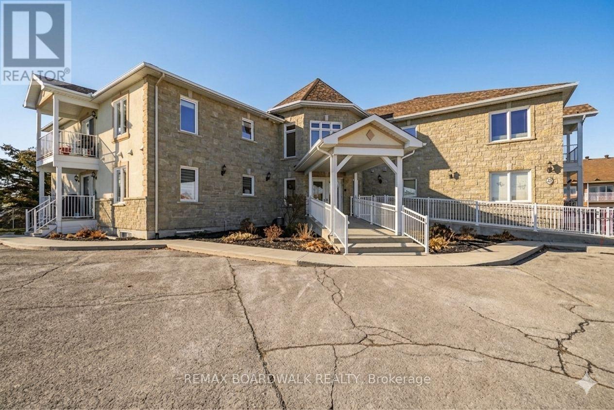 UNIT 204 - 32 DE LA CROISEE STREET, Russell, Ontario