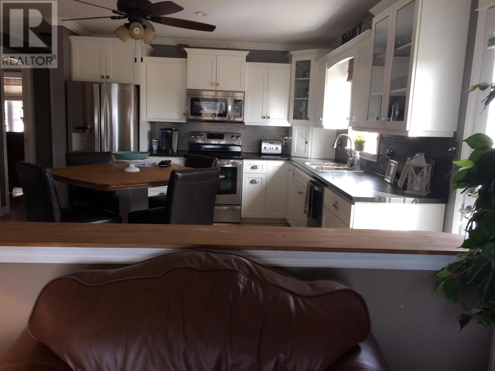 344 Shakespeare Drive, Stratford, Prince Edward Island  C1B 2W1 - Photo 4 - 202608016