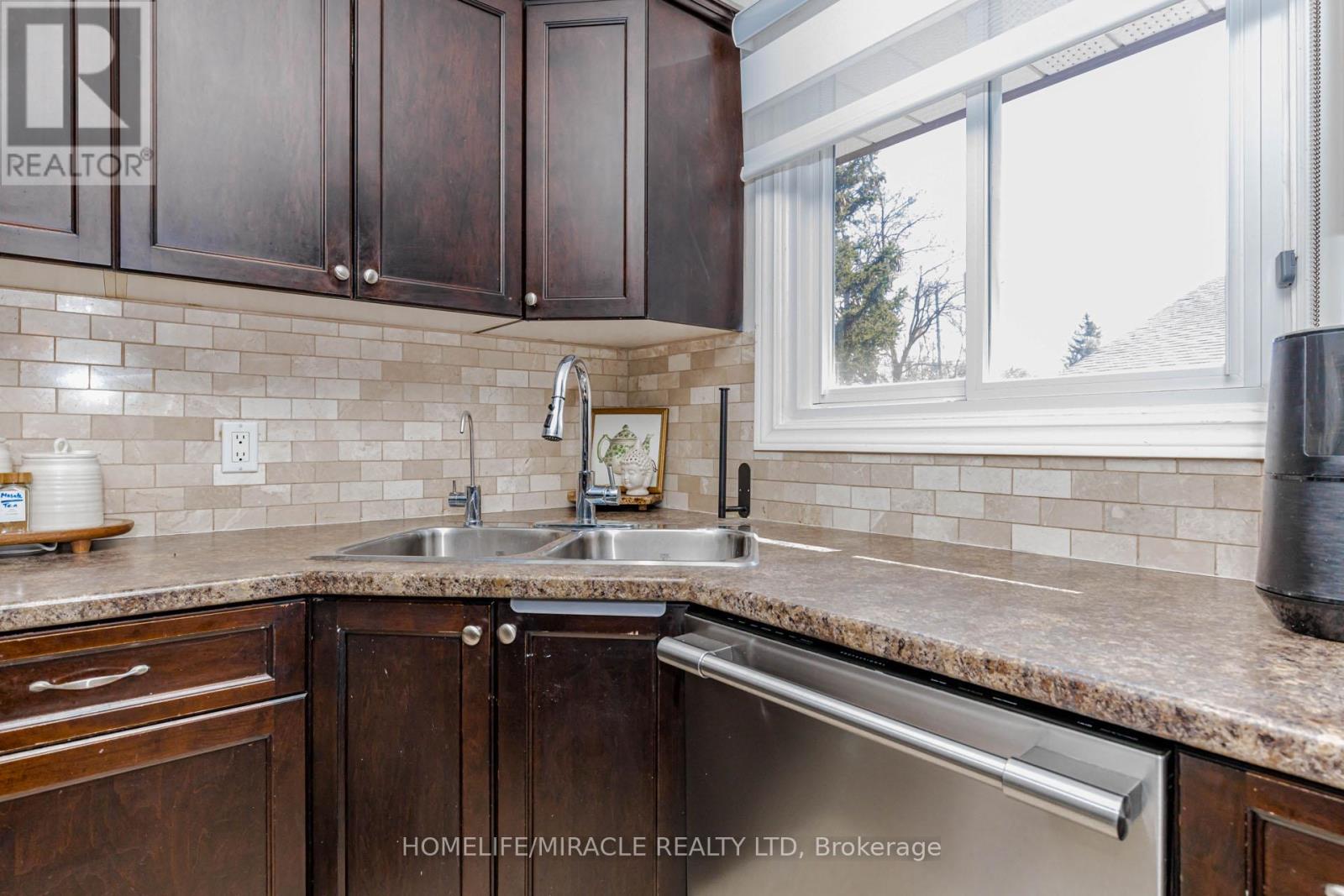 403 Delrex Boulevard, Halton Hills, Ontario  L7G 4H8 - Photo 15 - W13020282