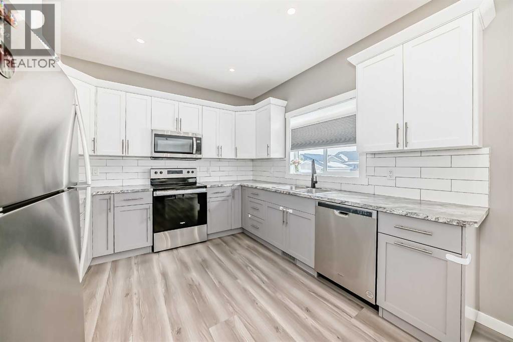 99 Livingston Close, Red Deer, Alberta  T4R 0J9 - Photo 4 - A2301335