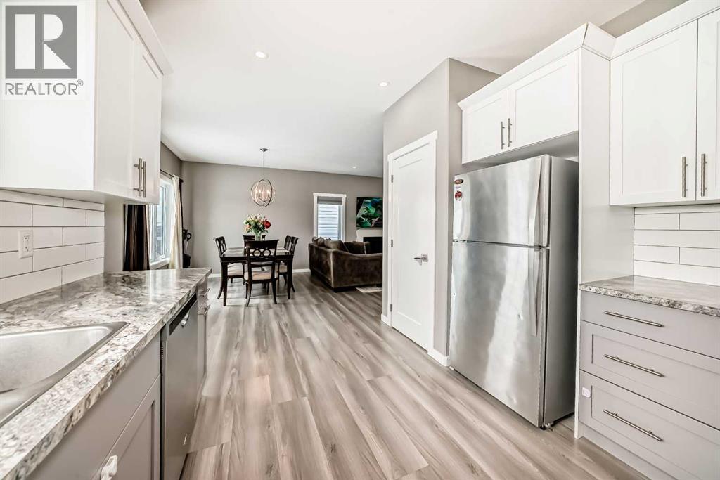 99 Livingston Close, Red Deer, Alberta  T4R 0J9 - Photo 6 - A2301335