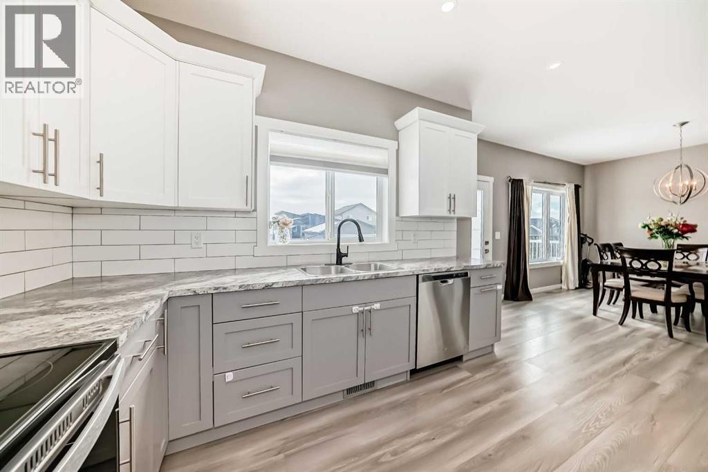 99 Livingston Close, Red Deer, Alberta  T4R 0J9 - Photo 5 - A2301335