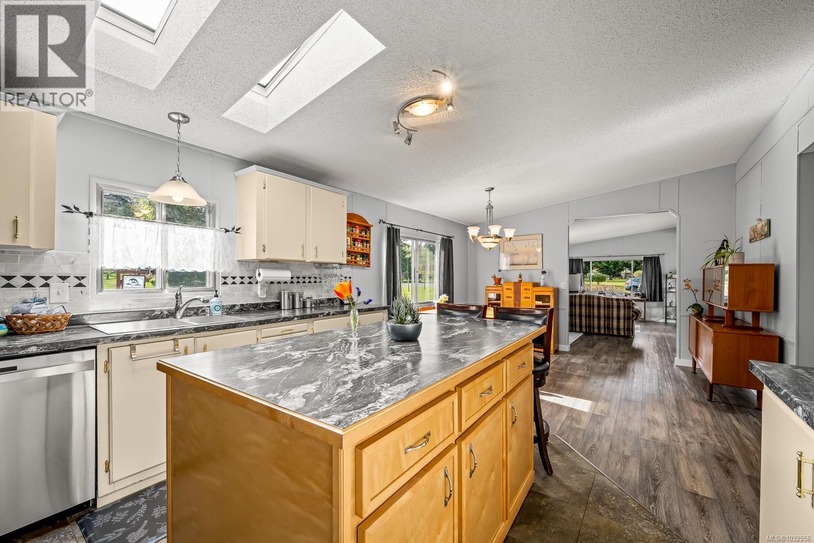 7442 Yake Rd, Fanny Bay, British Columbia  V0R 1W0 - Photo 6 - 1032556