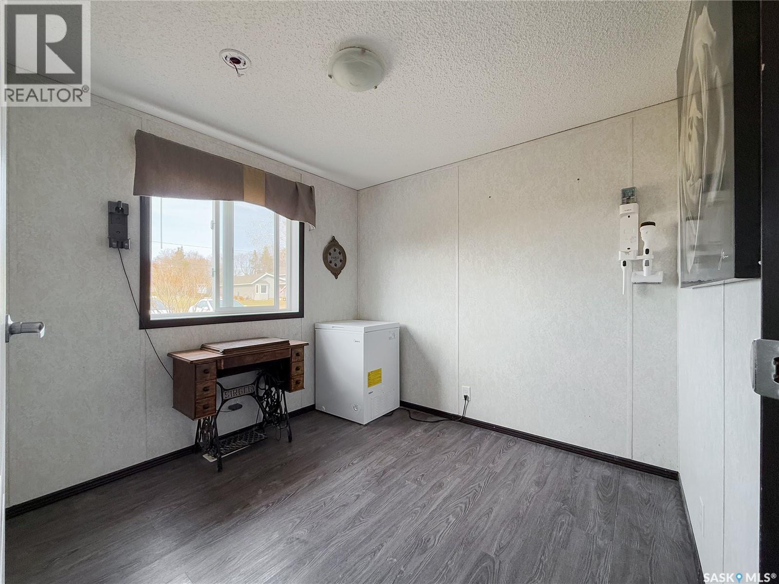 306 2nd Avenue W, Climax, Saskatchewan  S0N 0A7 - Photo 20 - SK033411