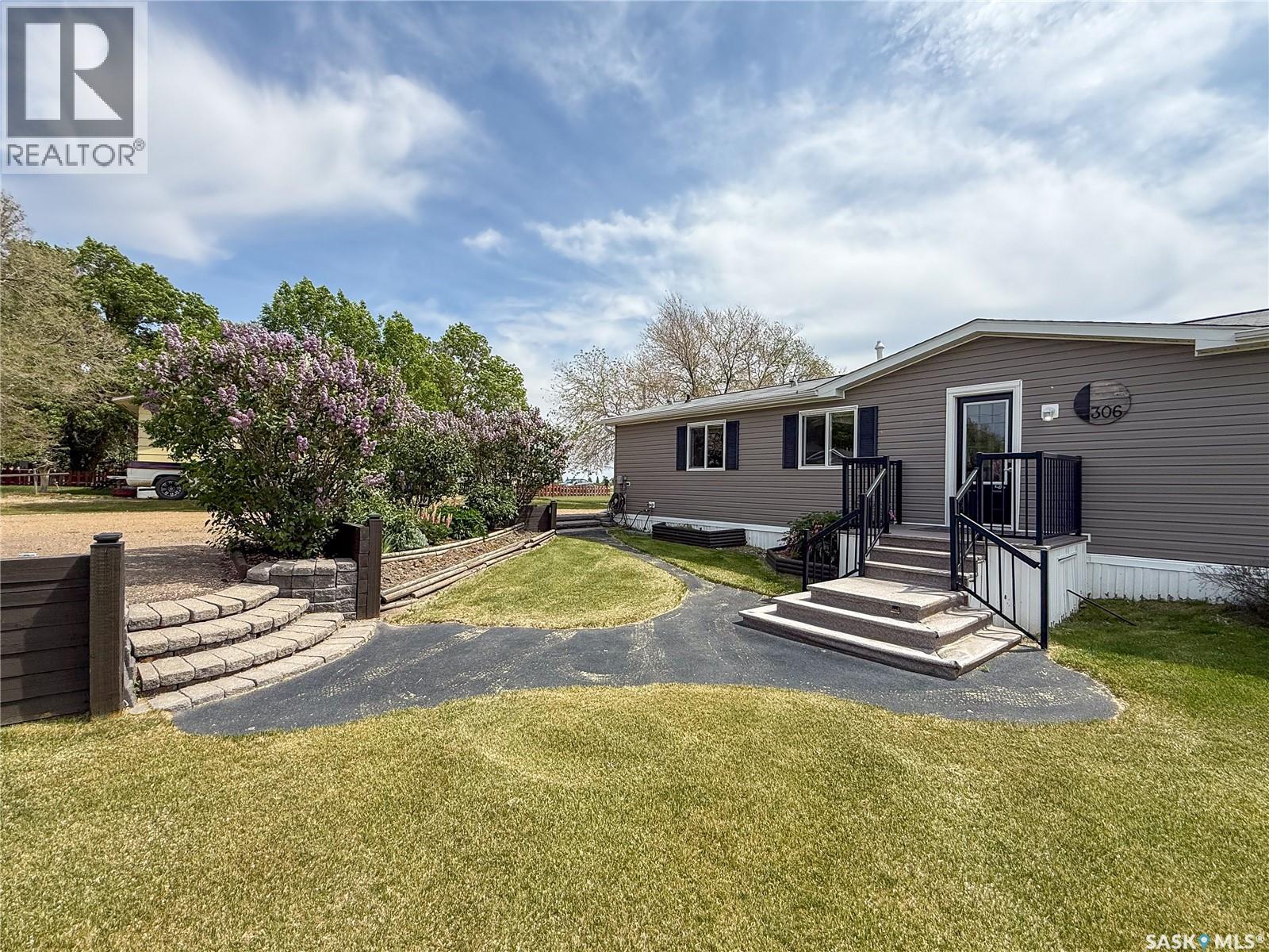 306 2nd Avenue W, Climax, Saskatchewan  S0N 0A7 - Photo 4 - SK033411