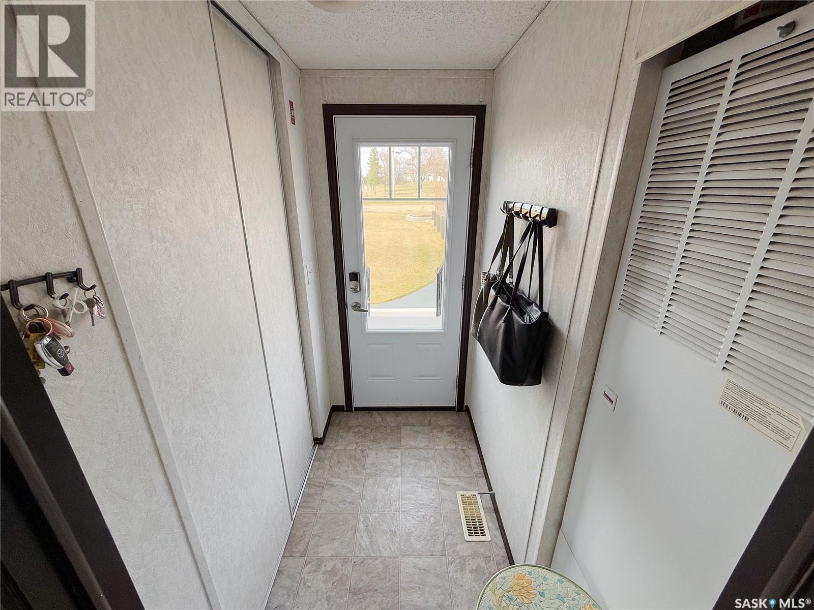 306 2nd Avenue W, Climax, Saskatchewan  S0N 0A7 - Photo 7 - SK033411