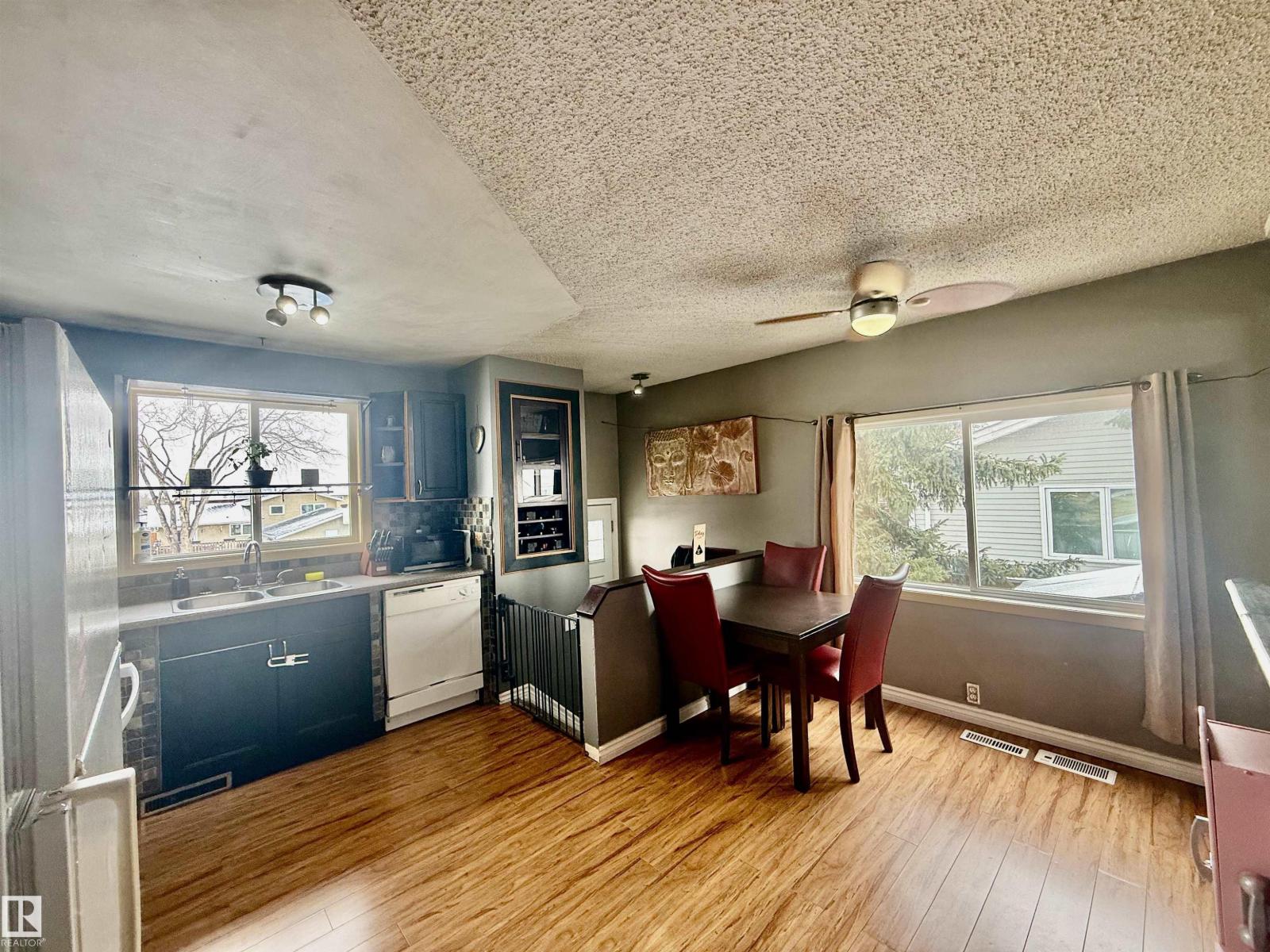 3520 17b Av Nw, Edmonton, Alberta  T6L 2P3 - Photo 3 - E4483231