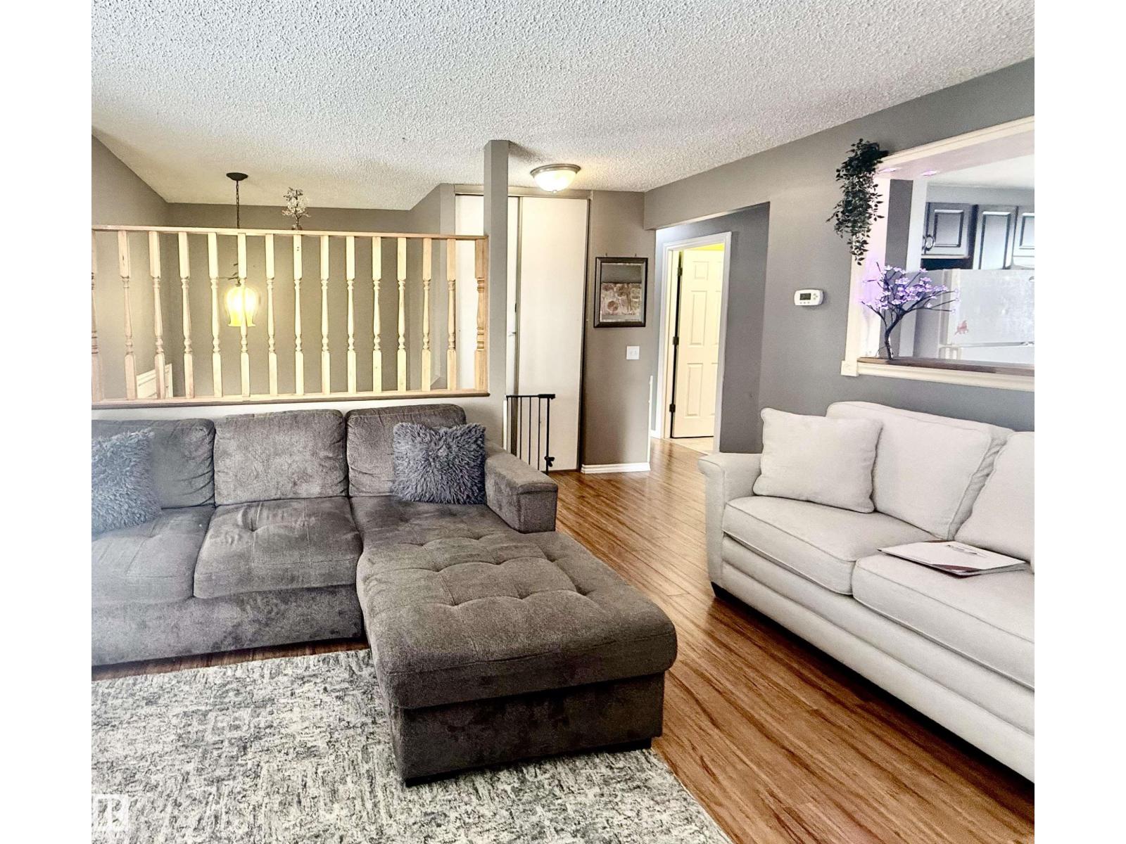 3520 17b Av Nw, Edmonton, Alberta  T6L 2P3 - Photo 5 - E4483231