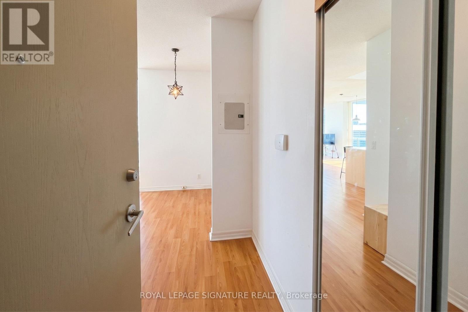 1602 - 220 Burnhamthorpe Road W, Mississauga, Ontario  L4Z 2Y8 - Photo 2 - W13020760