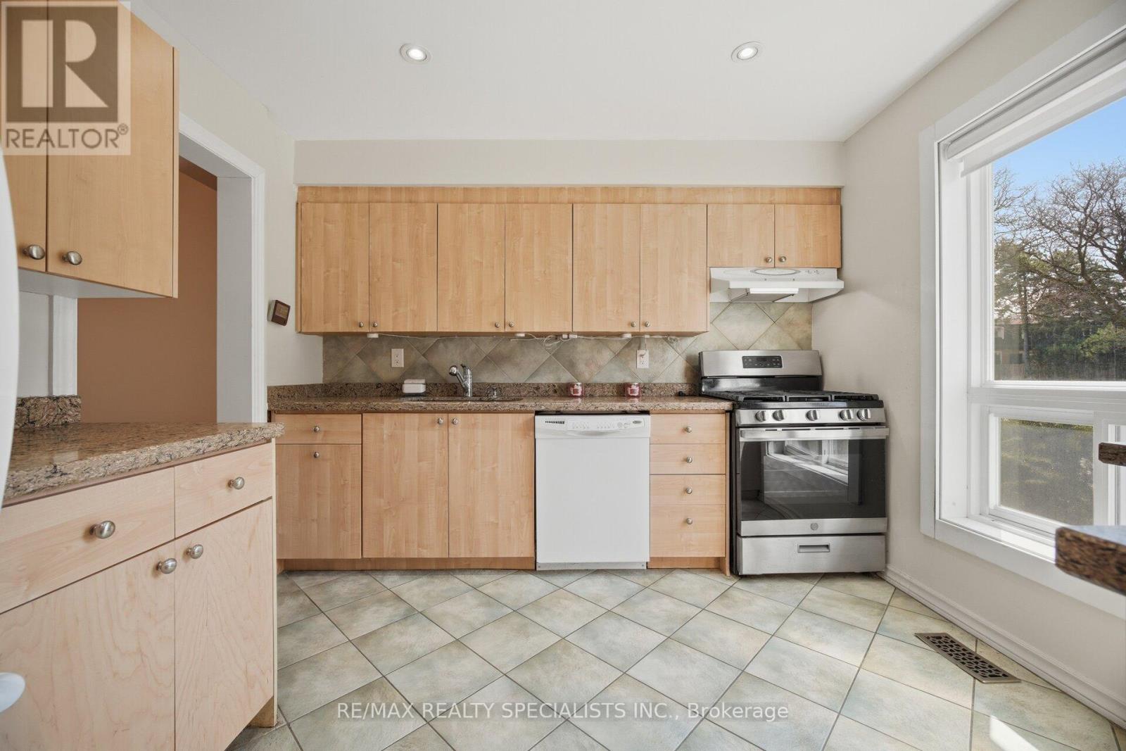 106 - 701 Burnhamthorpe Road, Toronto, Ontario  M9C 2Z6 - Photo 8 - W13020800