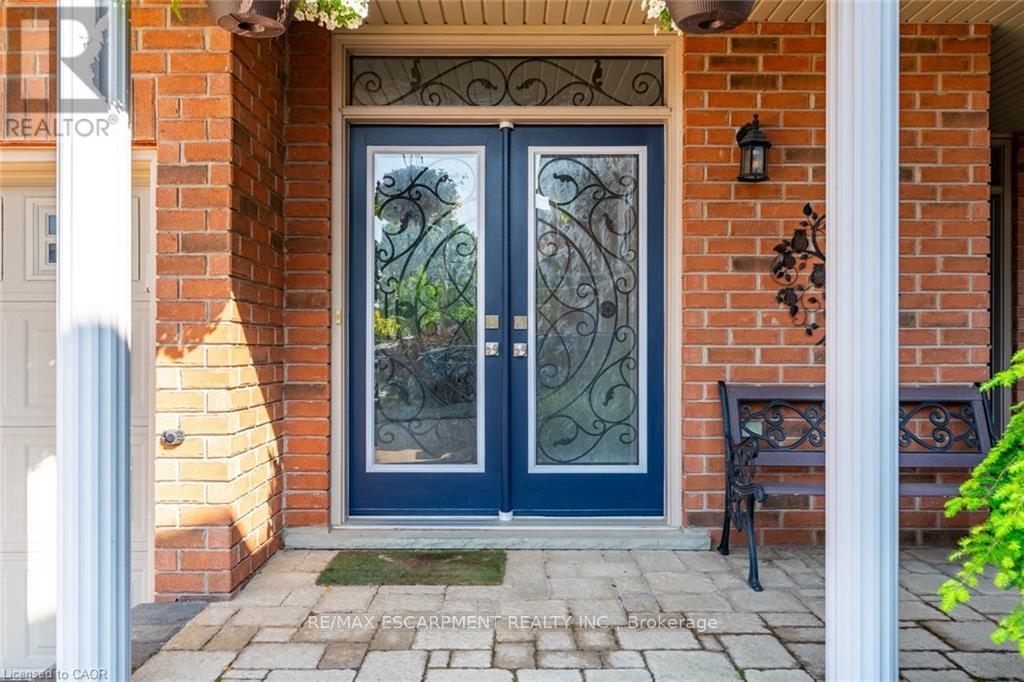 2338 Norland Drive, Burlington, Ontario  L7L 7E6 - Photo 4 - W13020902