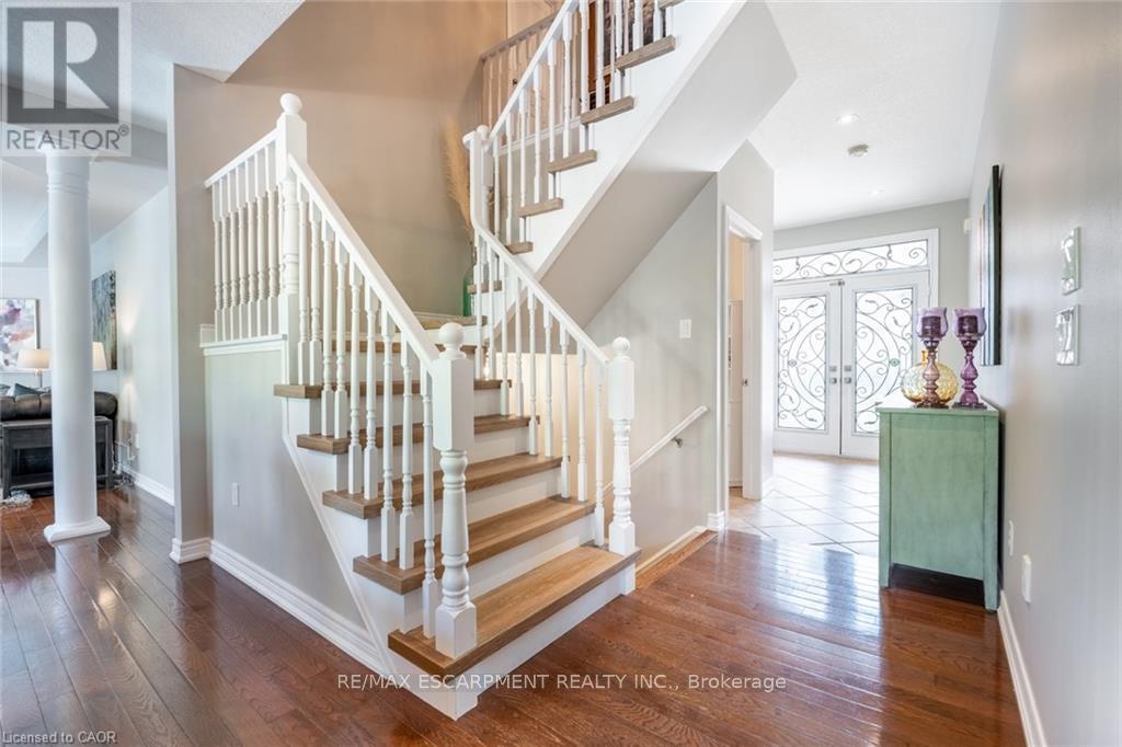 2338 Norland Drive, Burlington, Ontario  L7L 7E6 - Photo 5 - W13020902