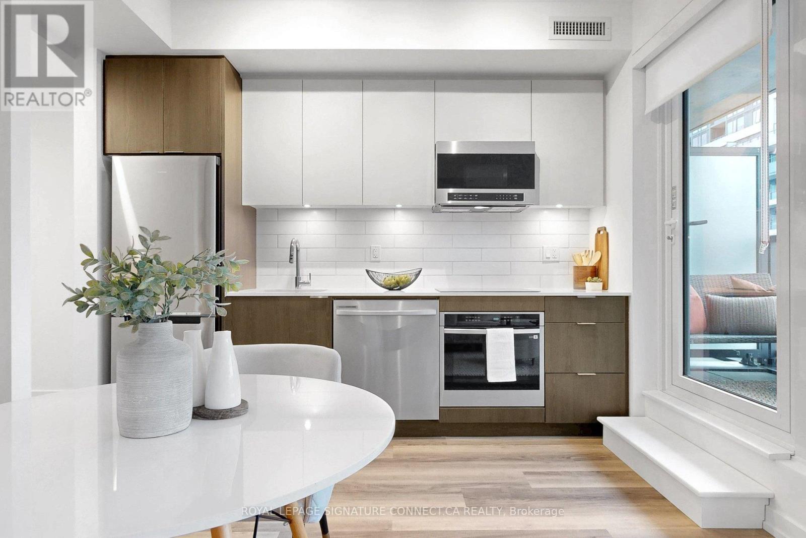 208 - 6 Chartwell Road, Toronto, Ontario  M8Z 0H2 - Photo 6 - W13020974