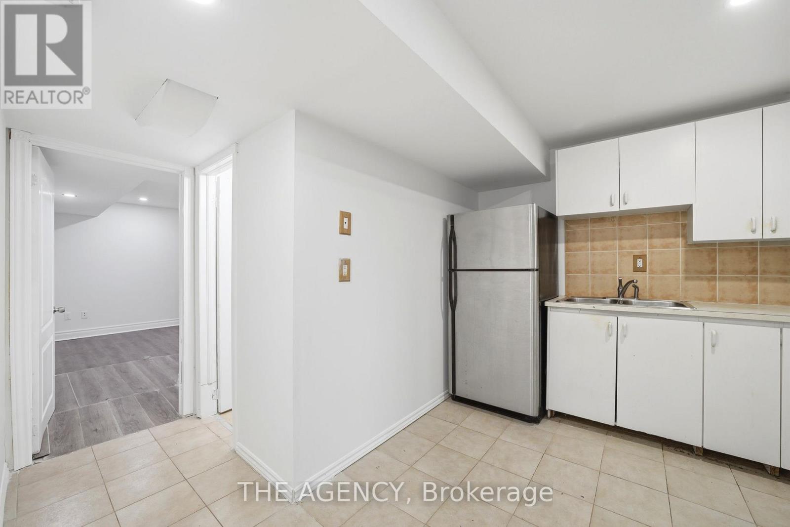 416 Hansen Road N, Brampton (Madoc), Ontario  L6V 3P7 - Photo 33 - W13021006