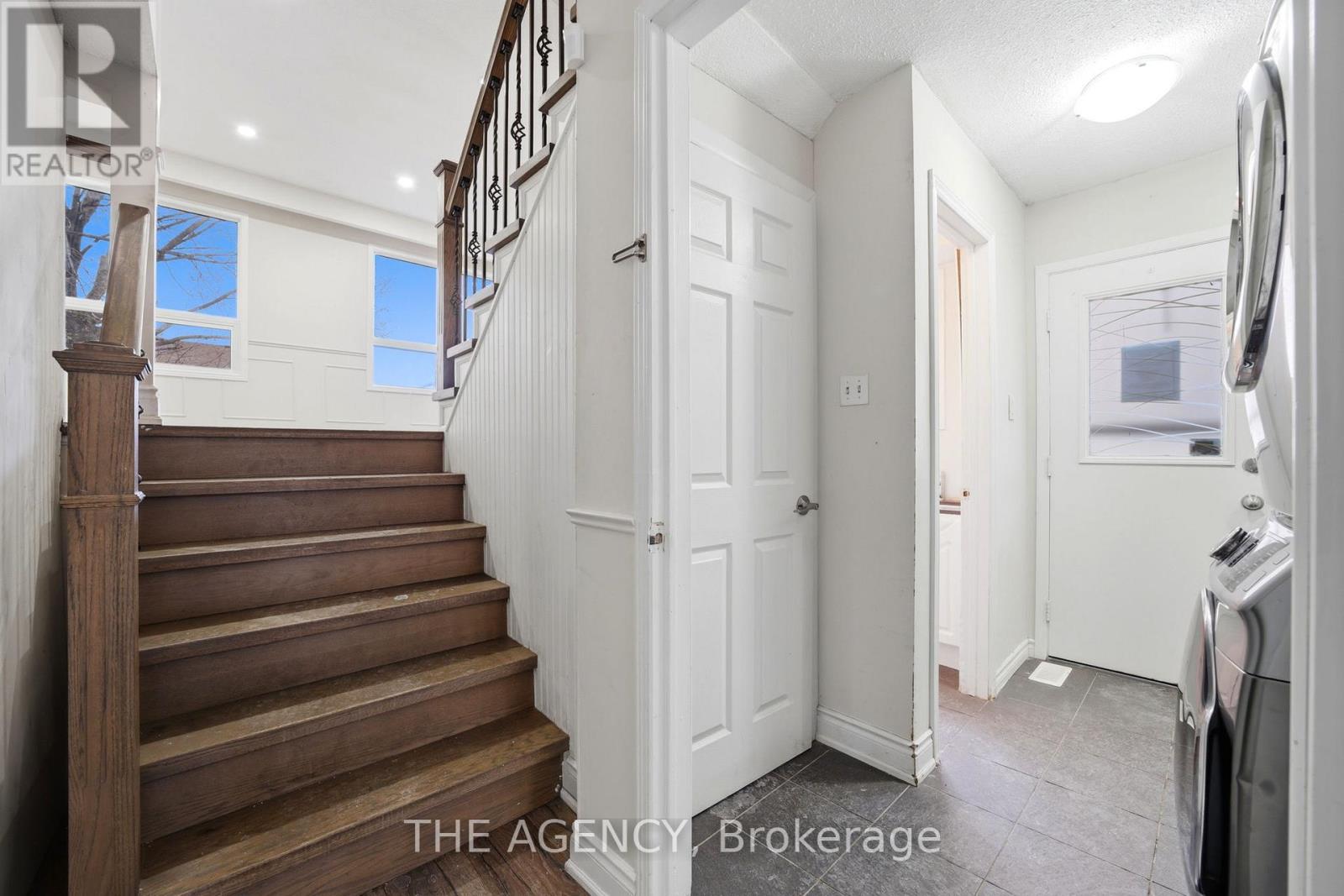 416 Hansen Road N, Brampton (Madoc), Ontario  L6V 3P7 - Photo 5 - W13021006