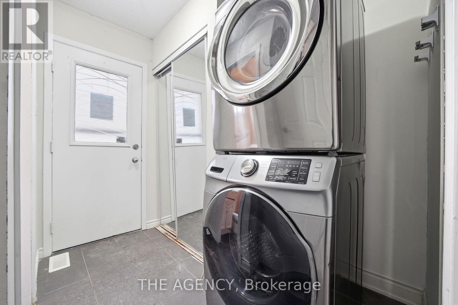 416 Hansen Road N, Brampton (Madoc), Ontario  L6V 3P7 - Photo 6 - W13021006