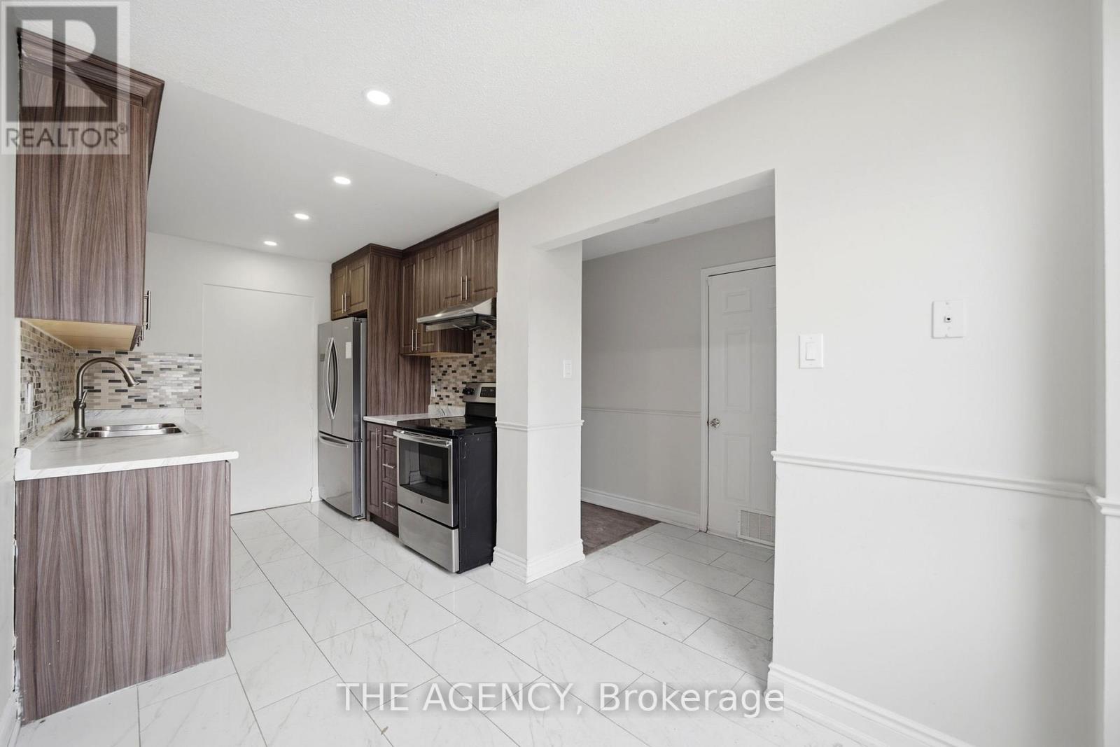 416 Hansen Road N, Brampton (Madoc), Ontario  L6V 3P7 - Photo 8 - W13021006