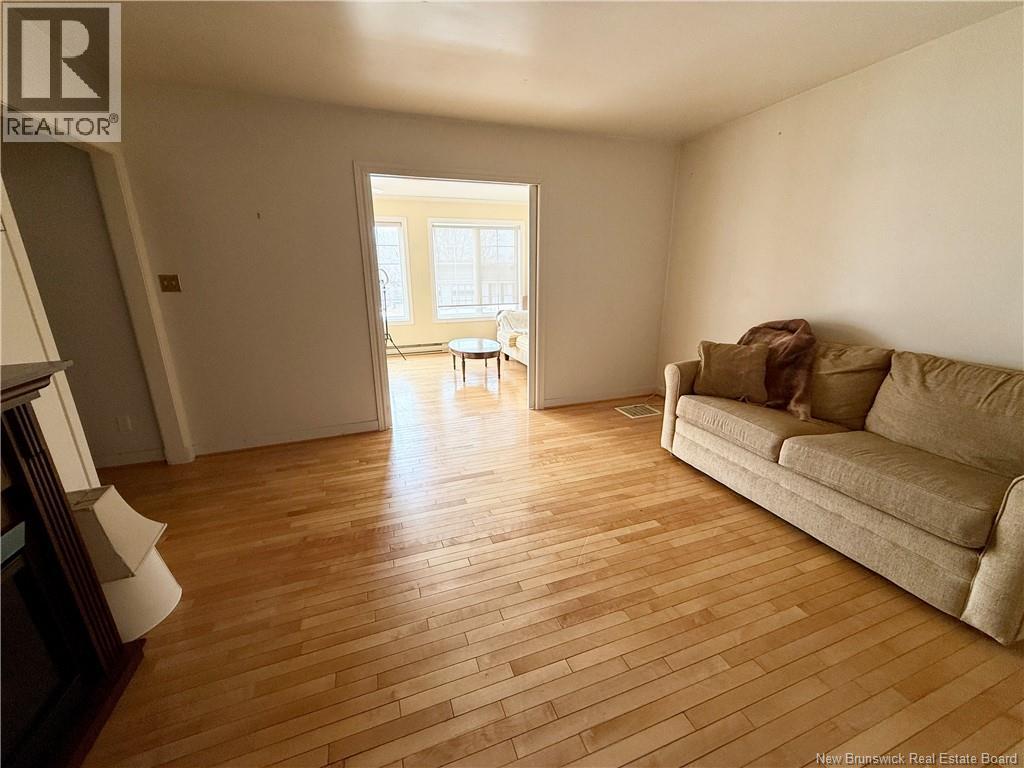 570 Stout, Bathurst, New Brunswick  E2A 2P3 - Photo 10 - NB137567