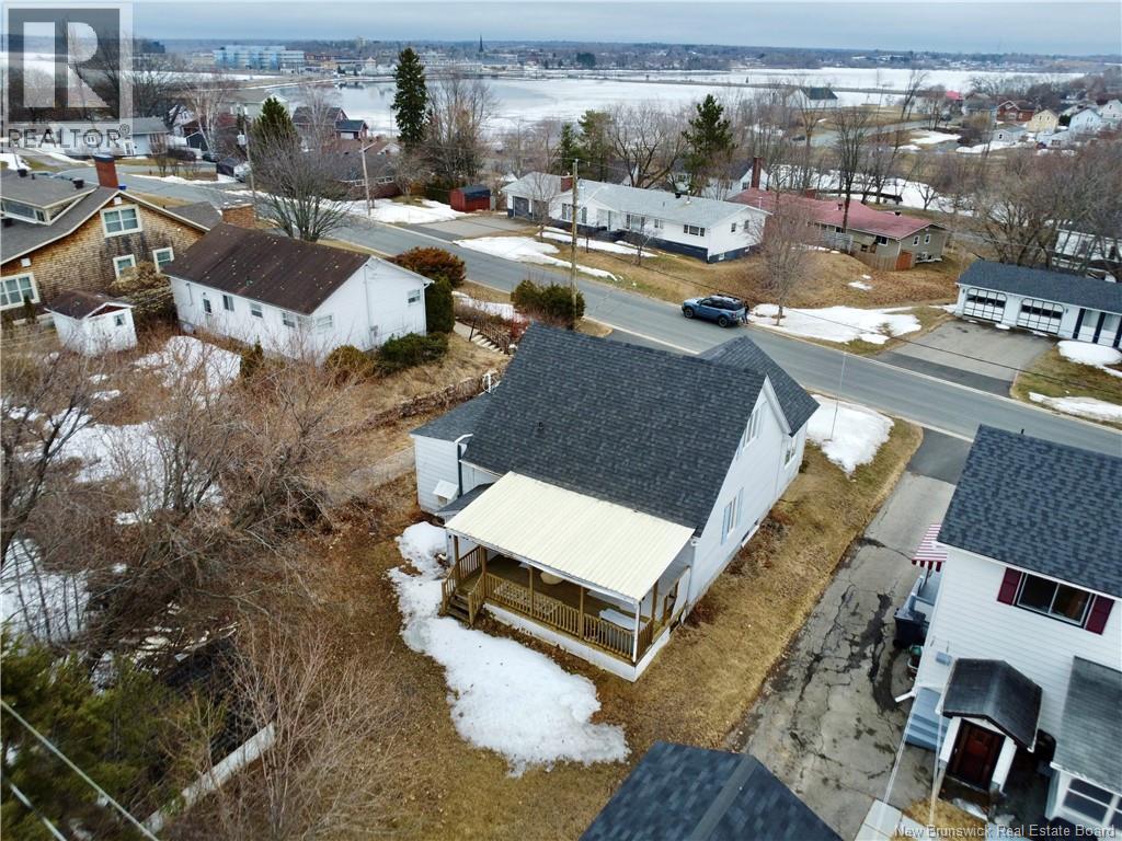 570 Stout, Bathurst, New Brunswick  E2A 2P3 - Photo 2 - NB137567